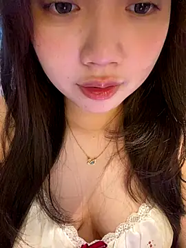 Snapshot of Hotellinh12 chatting on 2, 10, 2025 Hotellinh12 online show from 2, 10, 2025