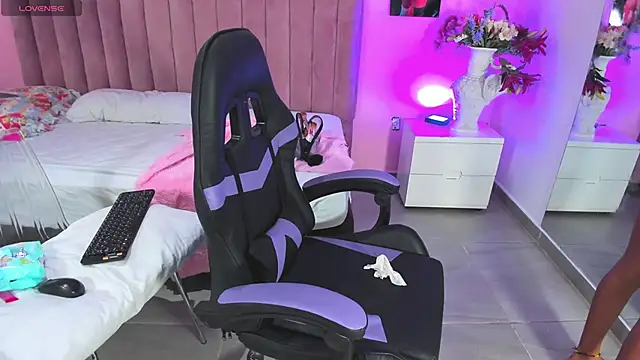 RolyLoren online show from 1, 12, 2024