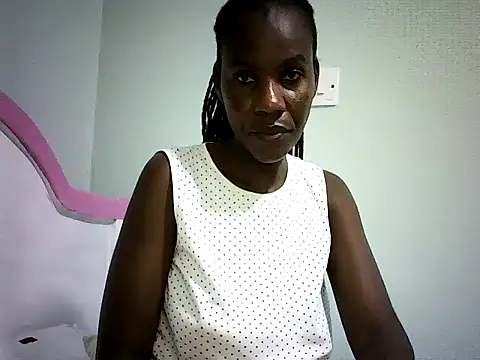 Snapshot of Pierra77 chatting on 5, 12, 2025 Pierra77 online show from 5, 12, 2025
