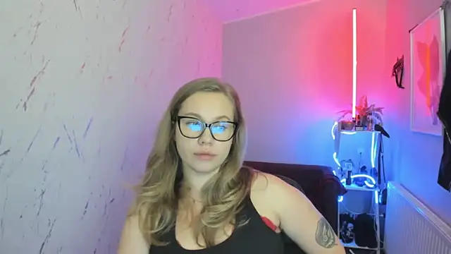 holly xglam online show from 27, 10, 2025