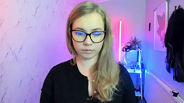 holly xglam online show from 11, 11, 2025