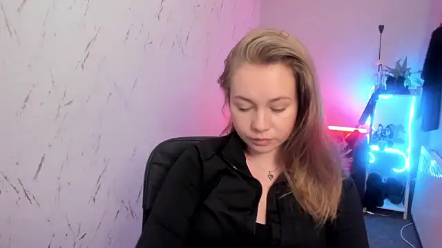 holly xglam online show from 23, 3, 2026