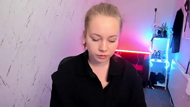 holly xglam online show from 9, 4, 2026