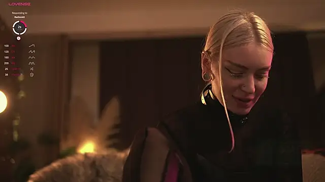 LinaKinky online show from 1, 1, 2025