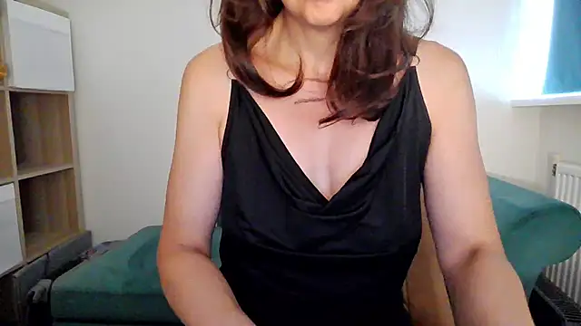 Snapshot of Ella_Next_Door chatting on 30, 6, 2026 Ella Next Door online show from 30, 6, 2026