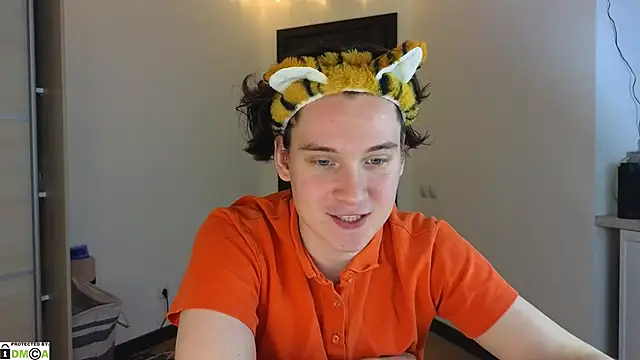 Snapshot of MoreRealAlex chatting on 10, 2, 2025 MoreRealAlex online show from 10, 2, 2025