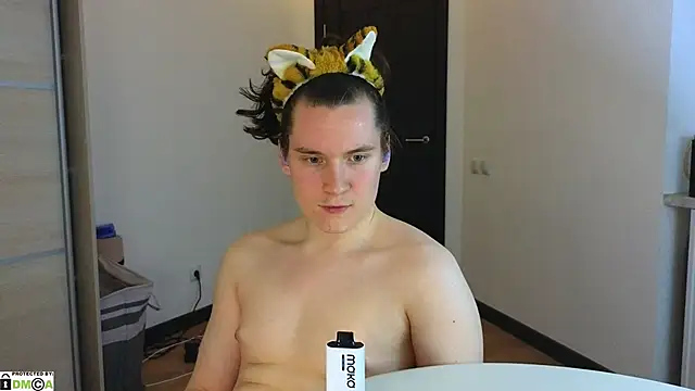 Snapshot of MoreRealAlex chatting on 11, 2, 2025 MoreRealAlex online show from 11, 2, 2025