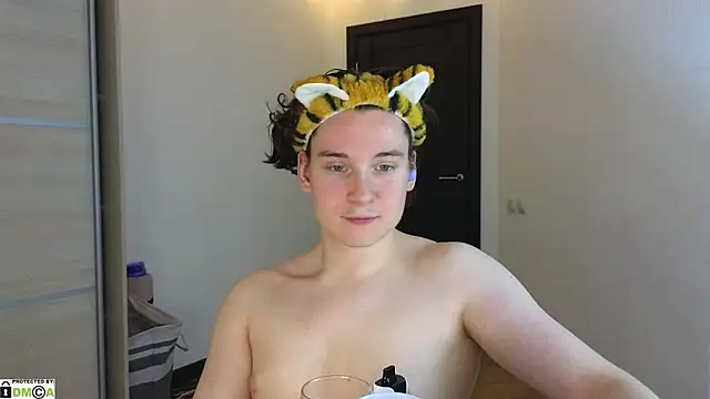 Snapshot of MoreRealAlex chatting on 11, 2, 2025 MoreRealAlex online show from 11, 2, 2025