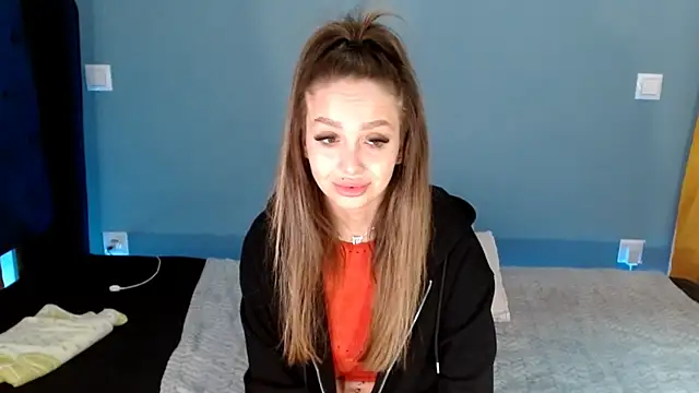 AnnaMaee online show from 15, 12, 2024