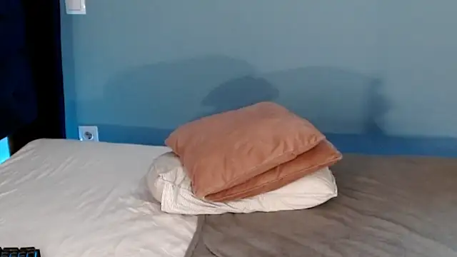 AnnaMaee online show from 8, 1, 2025