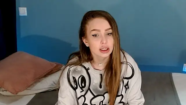 AnnaMaee online show from 13, 1, 2025