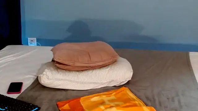 AnnaMaee online show from 14, 1, 2025