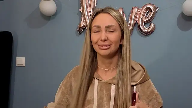 AnnaMaee online show from 25, 2, 2025