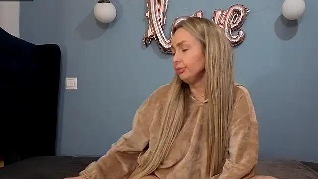 AnnaMaee online show from 26, 2, 2025