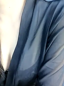 Snapshot of _Linez_ chatting on 13, 11, 2025 Linez online show from 13, 11, 2025