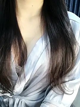 Snapshot of _Linez_ chatting on 5, 12, 2025 Linez online show from 5, 12, 2025