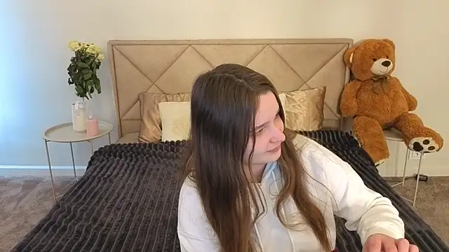 MagicPeachh  online show from 26, 3, 2026