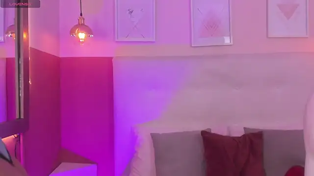 Chloe fischer  online show from 25, 1, 2025