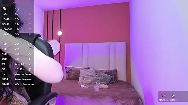 Chloe fischer  online show from 16, 4, 2026