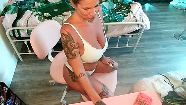 the naked siren online show from 14, 6, 2026