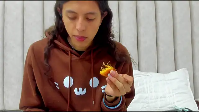 FreyaMoller online show from 2, 12, 2025