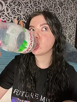 Kimi Ass online show from 2, 3, 2025