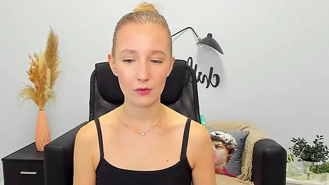 Snapshot of LolaWilsons chatting on 21, 1, 2025 LolaWilsons online show from 21, 1, 2025