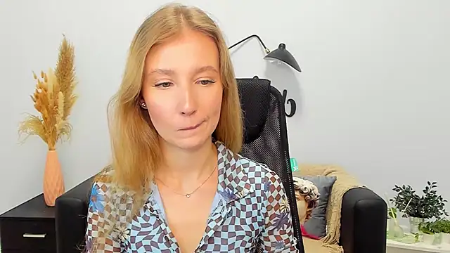 Snapshot of LolaWilsons chatting on 22, 1, 2025 LolaWilsons online show from 22, 1, 2025