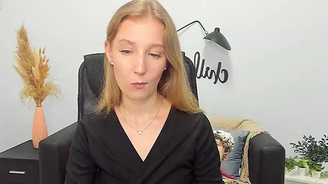 Snapshot of LolaWilsons chatting on 6, 3, 2025 LolaWilsons online show from 6, 3, 2025