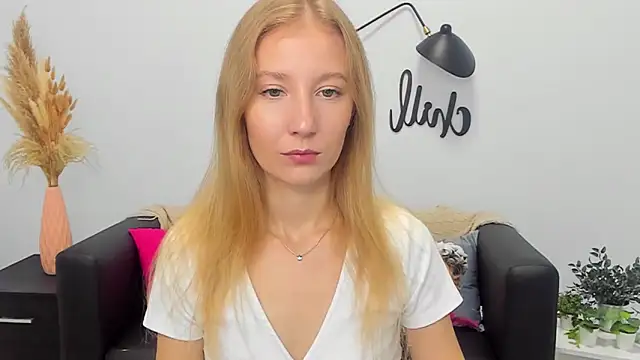 Snapshot of LolaWilsons chatting on 19, 9, 2025 LolaWilsons online show from 19, 9, 2025