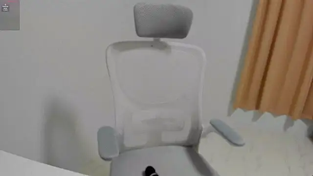 Snapshot of Cee_chalynn chatting on 3, 10, 2025 Cee chalynn online show from 3, 10, 2025