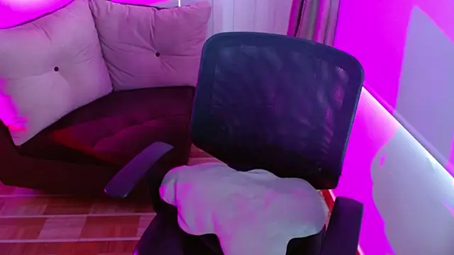 milfrousse online show from 6, 3, 2025