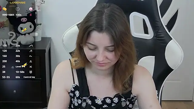 pretty little thing online show from 27, 5, 2026
