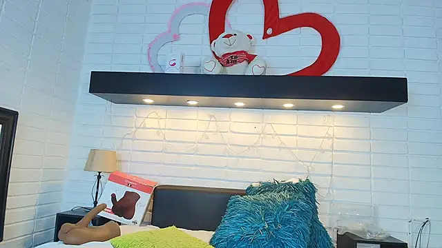 HannaBrave online show from 5, 3, 2025