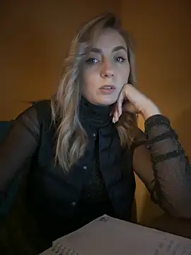 Snapshot of Crazy-Rosa chatting on 14, 1, 2025 Crazy-Rosa online show from 14, 1, 2025