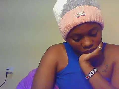 Snapshot of EBONYVANILLA02 chatting on 11, 11, 2025 EBONYVANILLA02 online show from 11, 11, 2025