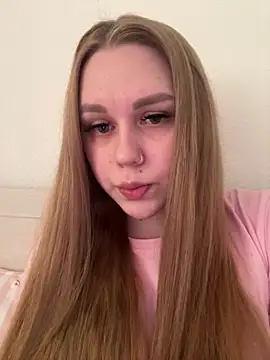Snapshot of Marylallka5 chatting on 8, 5, 2026 Marylallka5 online show from 8, 5, 2026
