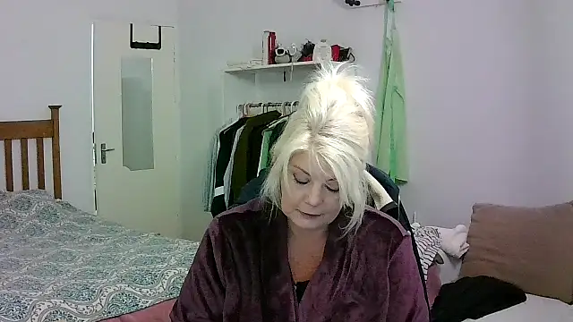 Snapshot of Miahotmilf chatting on 9, 5, 2026 Miahotmilf online show from 9, 5, 2026