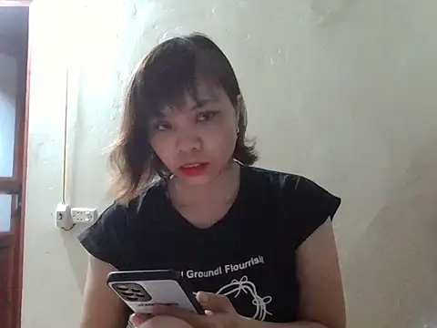 Snapshot of Angela-Eira chatting on 8, 9, 2025 Angela-Eira online show from 8, 9, 2025