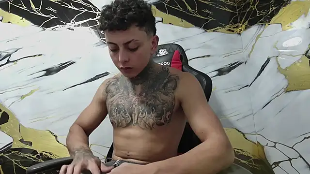 Kevin22 222 online show from 5, 1, 2025