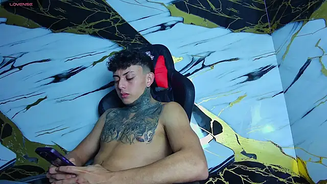 Kevin22 222 online show from 17, 3, 2025