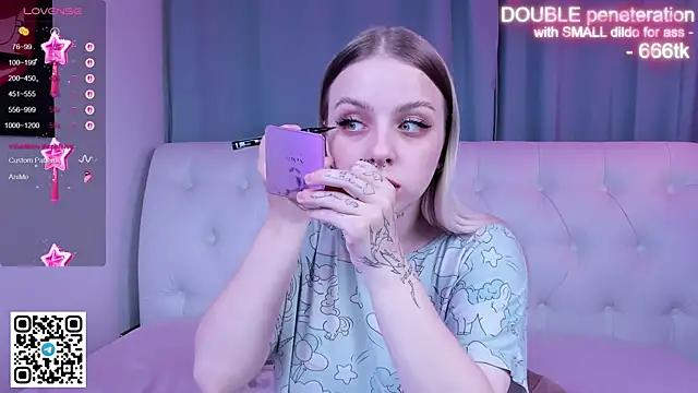 Snapshot of Alice_Halle chatting on 6, 11, 2025 Alice Halle online show from 6, 11, 2025