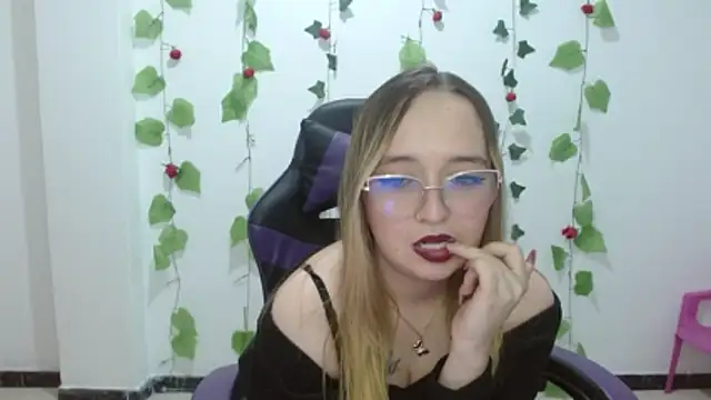 Snapshot of Liaroberts1 chatting on 9, 5, 2026 Liaroberts1 online show from 9, 5, 2026