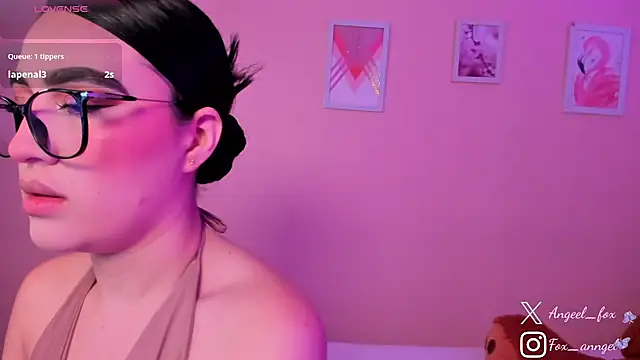 Snapshot of angeel_fox chatting on 19, 2, 2026 angeel fox online show from 19, 2, 2026