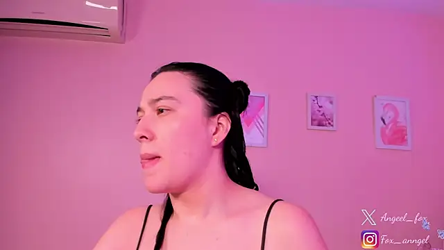 Snapshot of angeel_fox chatting on 28, 4, 2026 angeel fox online show from 28, 4, 2026
