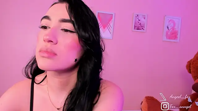 Snapshot of angeel_fox chatting on 29, 4, 2026 angeel fox online show from 29, 4, 2026