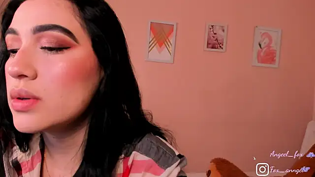 Snapshot of angeel_fox chatting on 30, 4, 2026 angeel fox online show from 30, 4, 2026