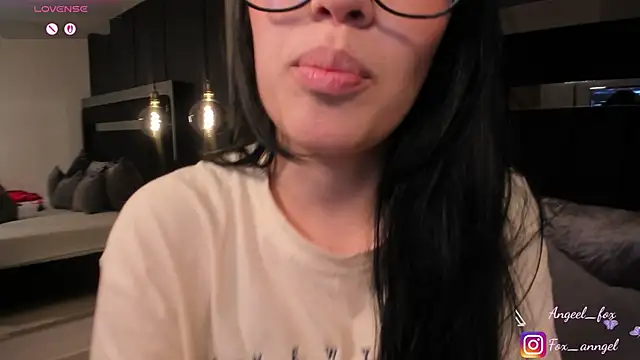 Snapshot of angeel_fox chatting on 2, 7, 2026 angeel fox online show from 2, 7, 2026