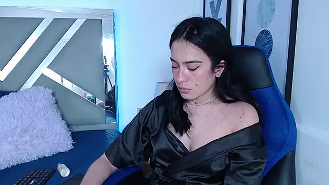 Snapshot of ZaraDames_ chatting on 20, 12, 2024 ZaraDames online show from 20, 12, 2024