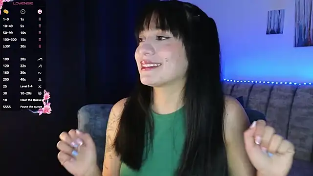 Snapshot of ZaraDames_ chatting on 5, 10, 2025 ZaraDames online show from 5, 10, 2025